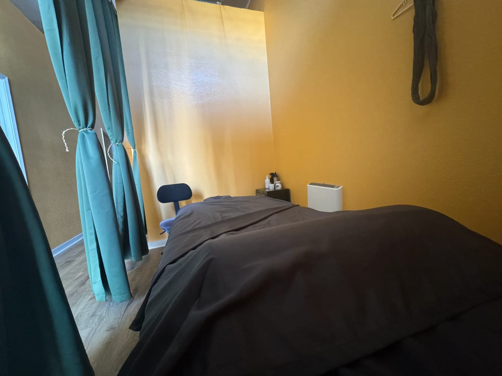 Relaxing treatment room at Meesa Method